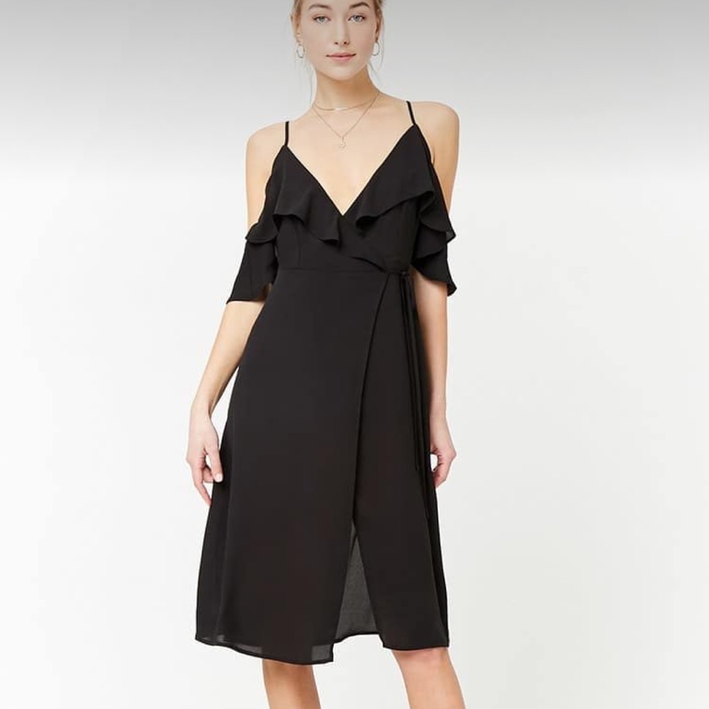 👗Forever 21 Cold Shoulder Wrap Dress Size L